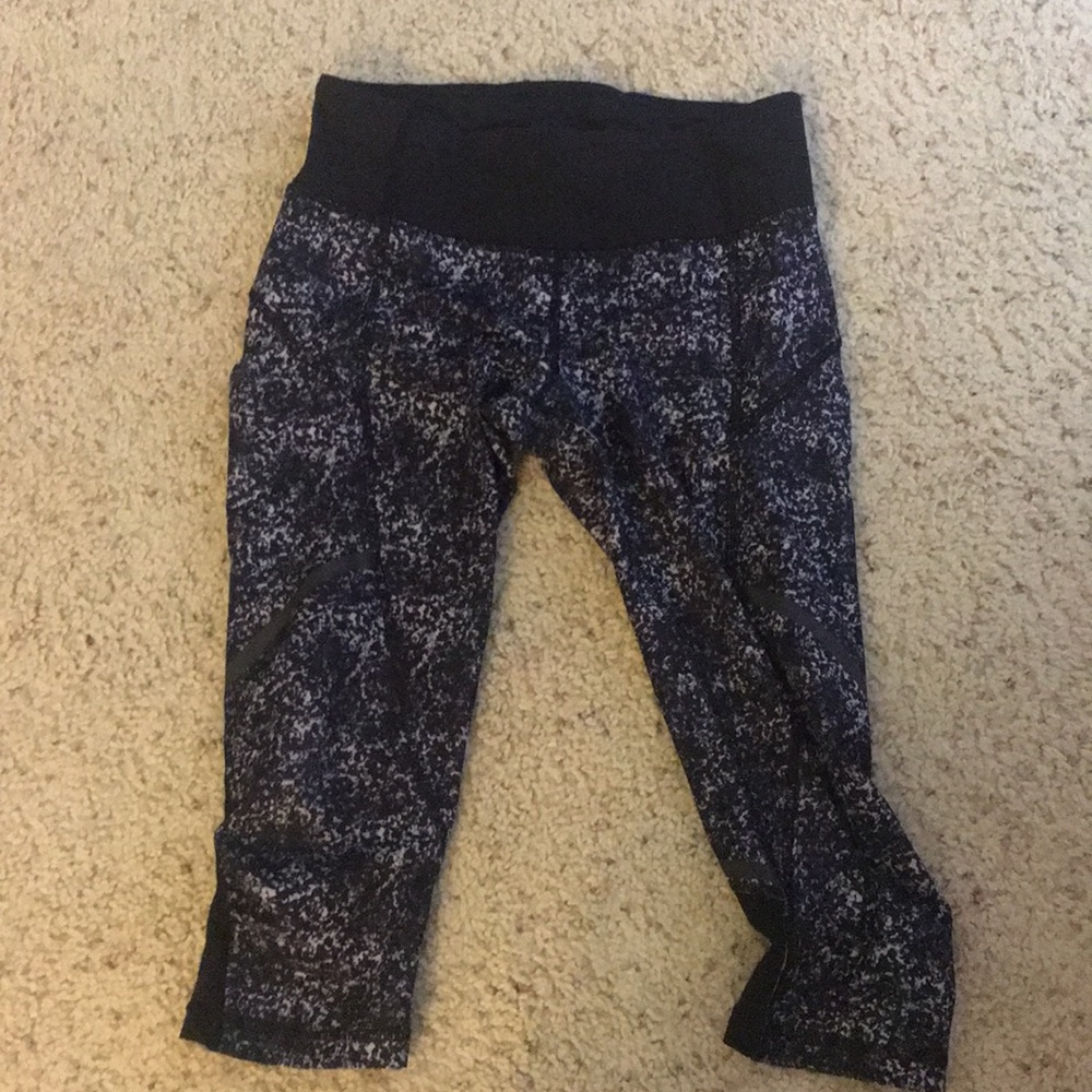 Adorable lululemon Capri pants!!